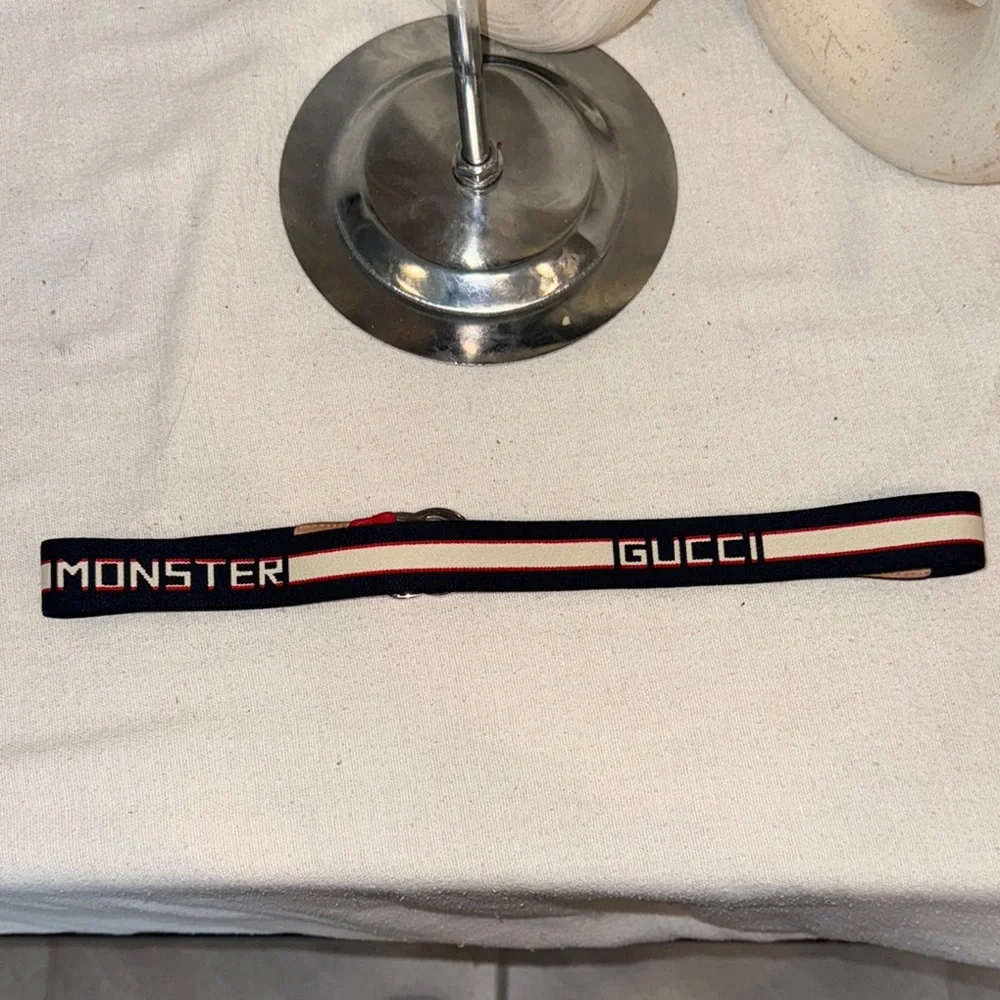 Authentic Gucci Black and White Belt with Sleek Design
